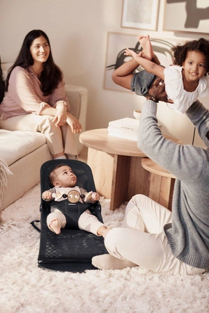 BABYBJORN - leżaczek BLISS MESH - Czarny + Zabawka Googly Eyes Black and White