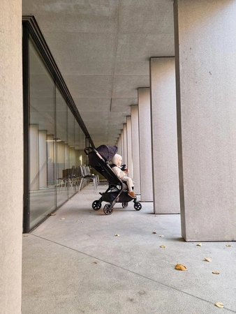 Easywalker Jackey Special Edition Kompaktowy, samoskładający się wózek spacerowy z torbą transportową Gold