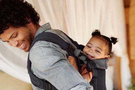 BABYBJORN - nosidełko Harmony 3D Mesh, Antracyt + śliniaczek do nosidełka Harmony