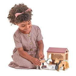 Drewniane figurki do zabawy - stajnia z końmi, Tender Leaf Toys